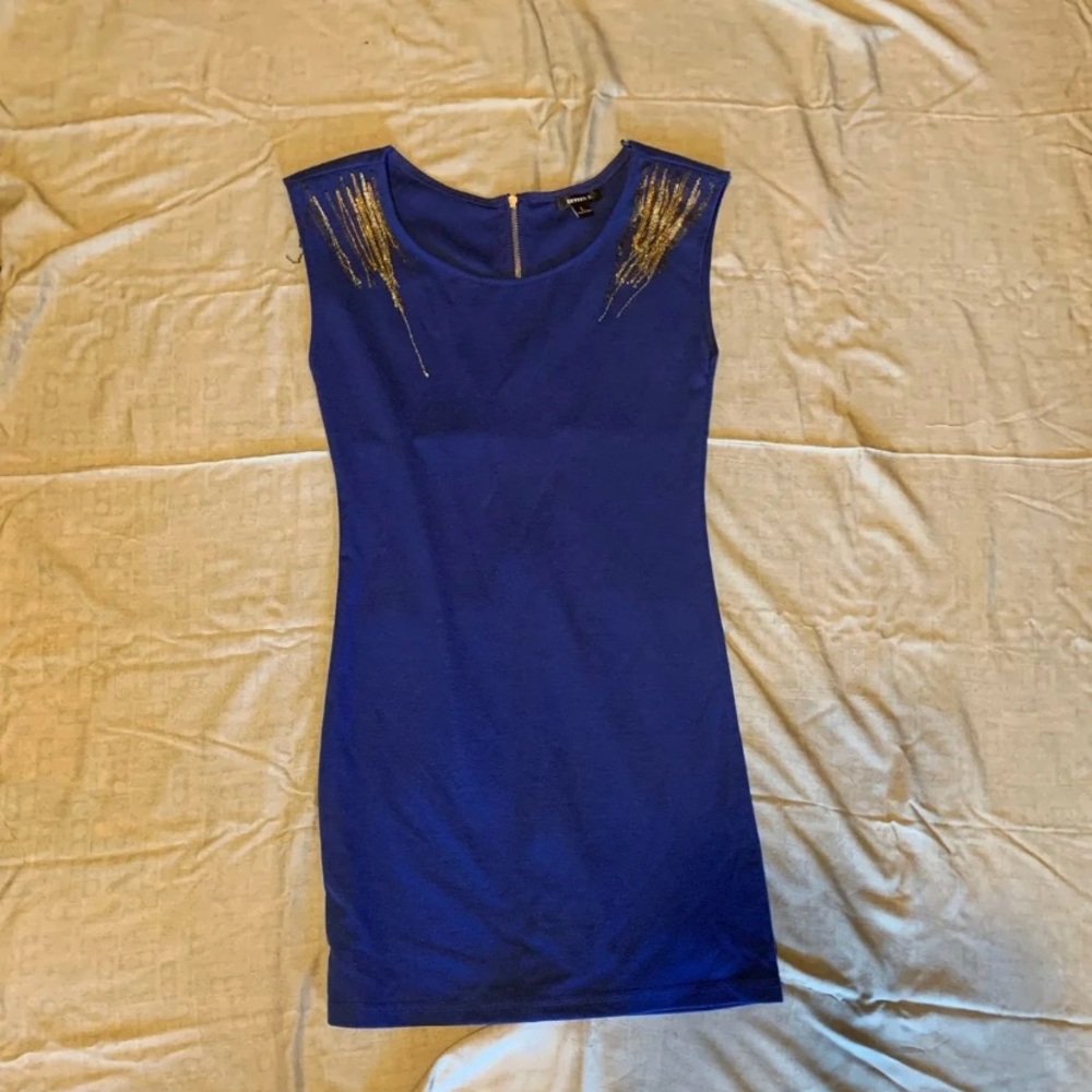 blue dress